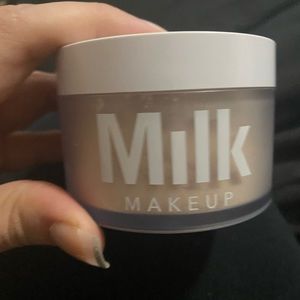 Milk makeup setting powder